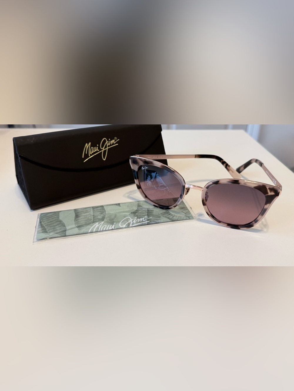 🆕 Maui Jim Wood Rose Sunglasses
Pink Tortoise With Rose Gold - Maui Rose lenses